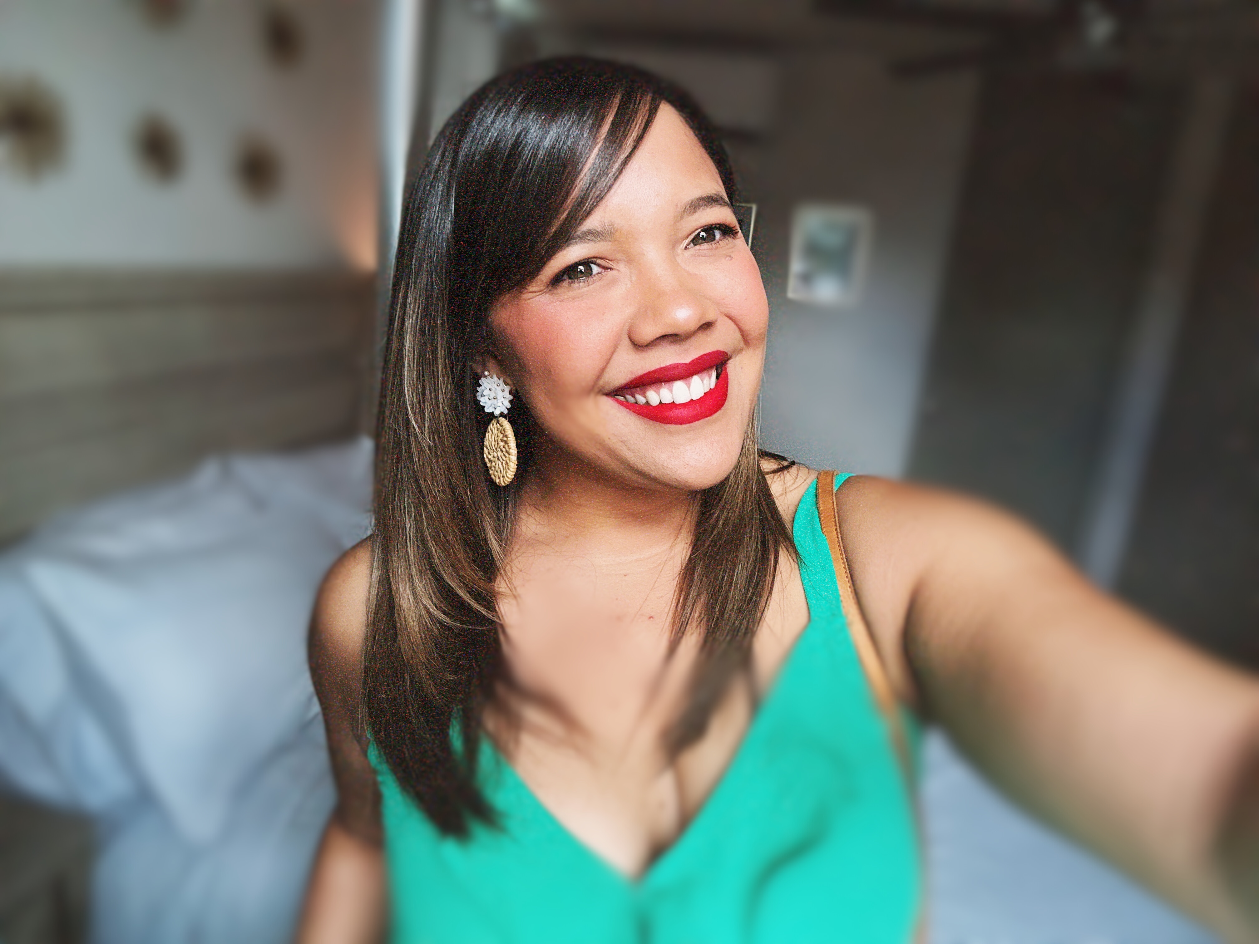 Yarialis from Nail Therapy by Yarialis, smiling warmly.